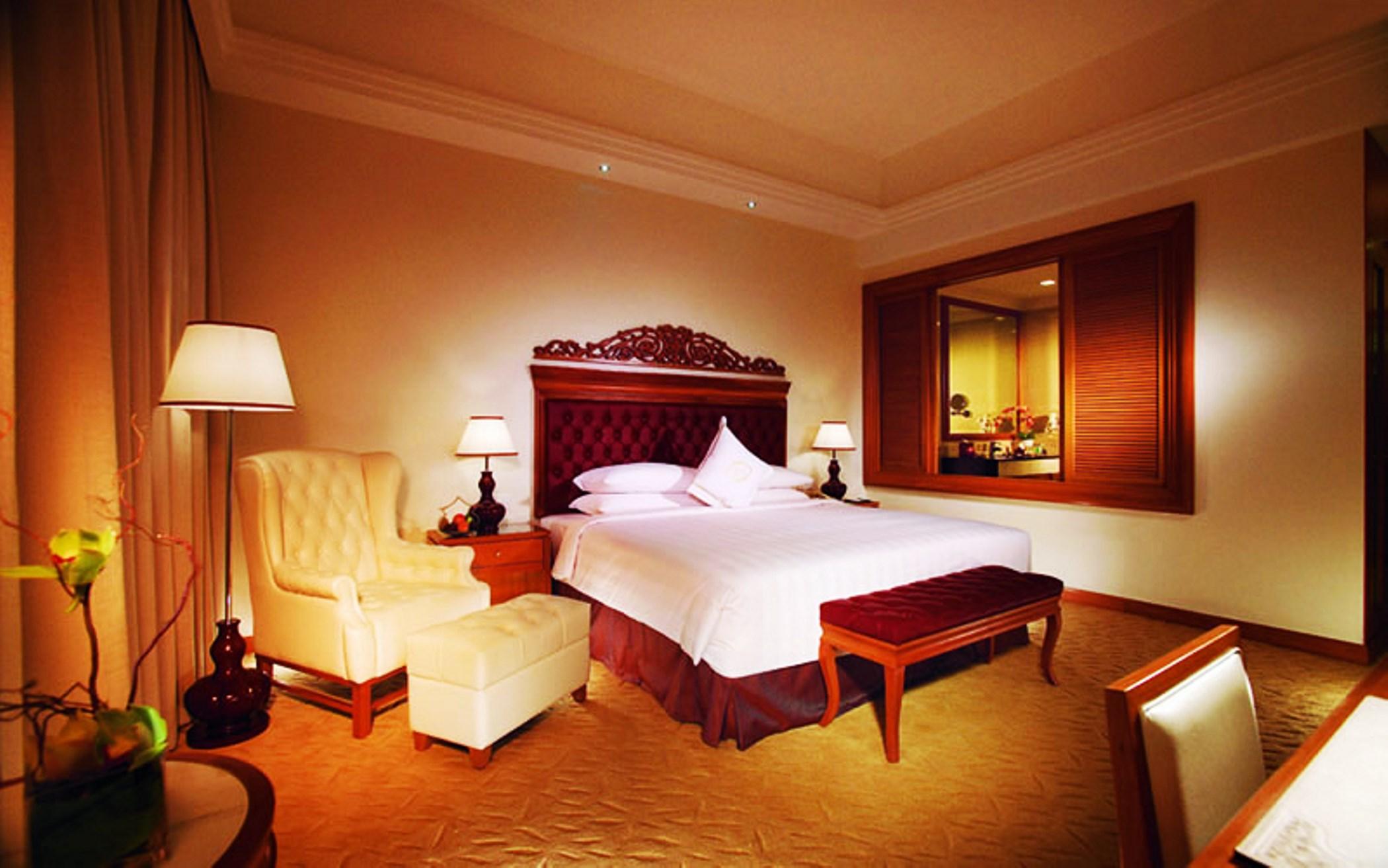 Отель Royale Chulan Куала-Лумпур Экстерьер фото A room at the hotel