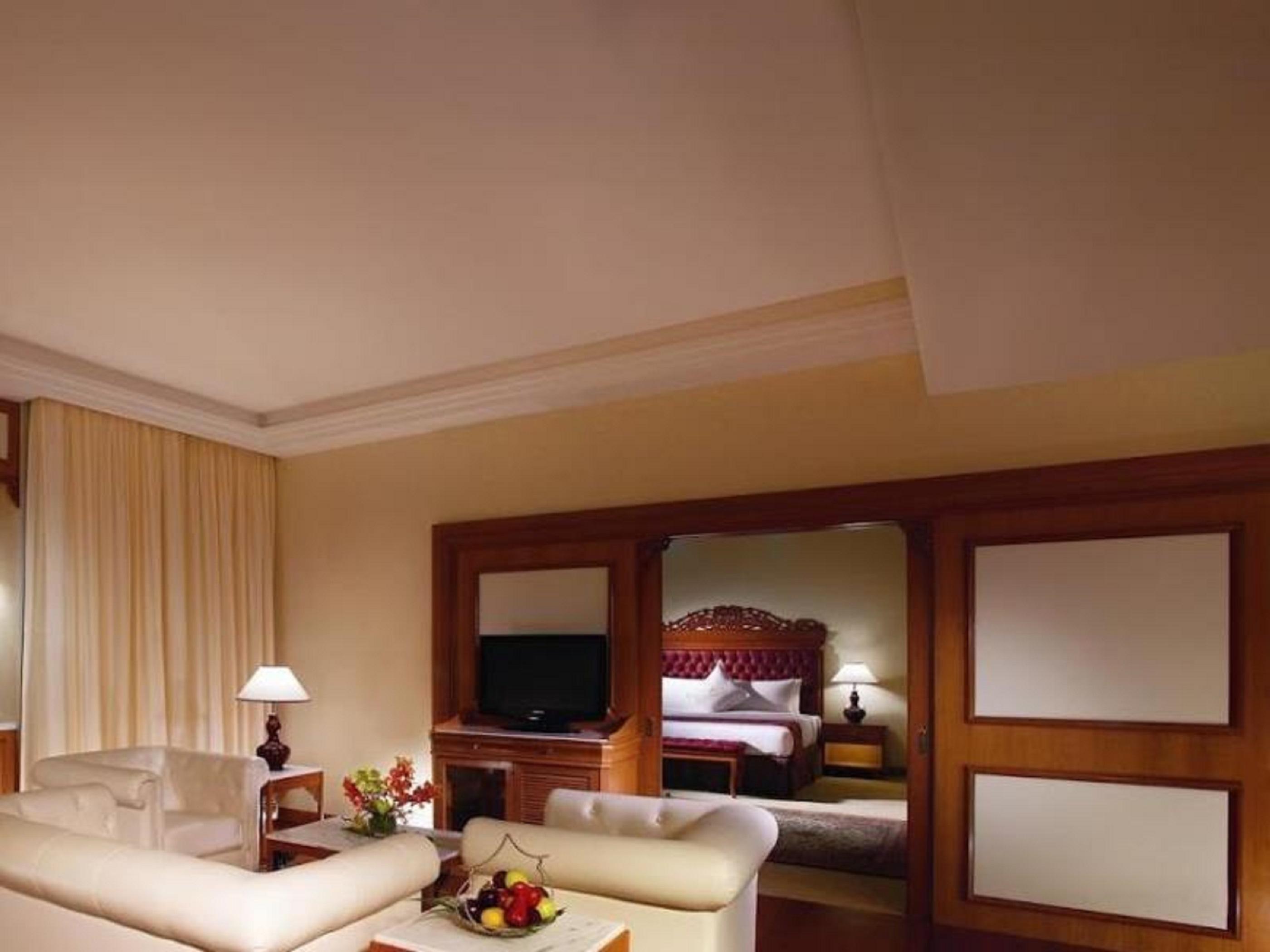 Отель Royale Chulan Куала-Лумпур Экстерьер фото A suite at the hotel