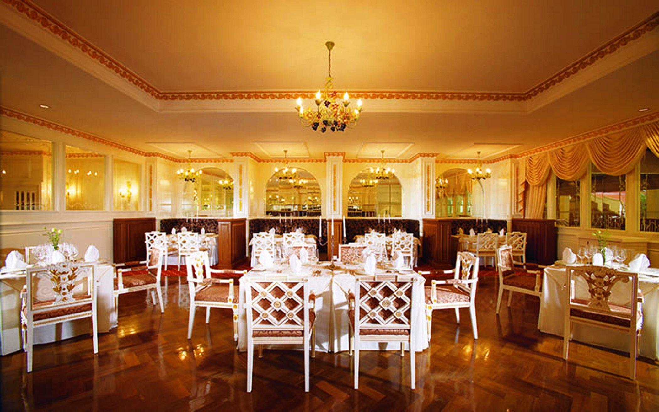 Отель Royale Chulan Куала-Лумпур Экстерьер фото The restaurant