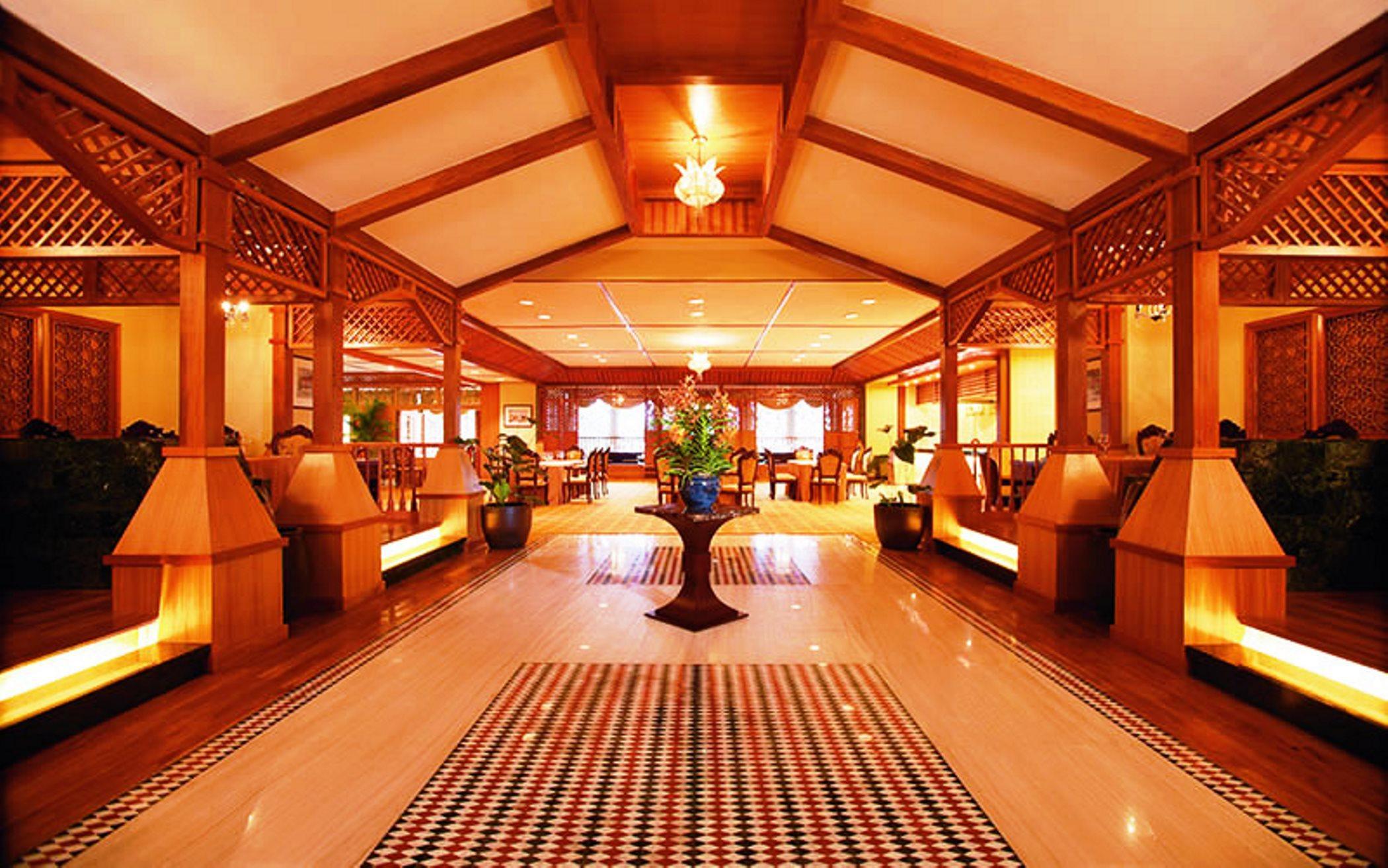 Отель Royale Chulan Куала-Лумпур Экстерьер фото The lobby of the hotel