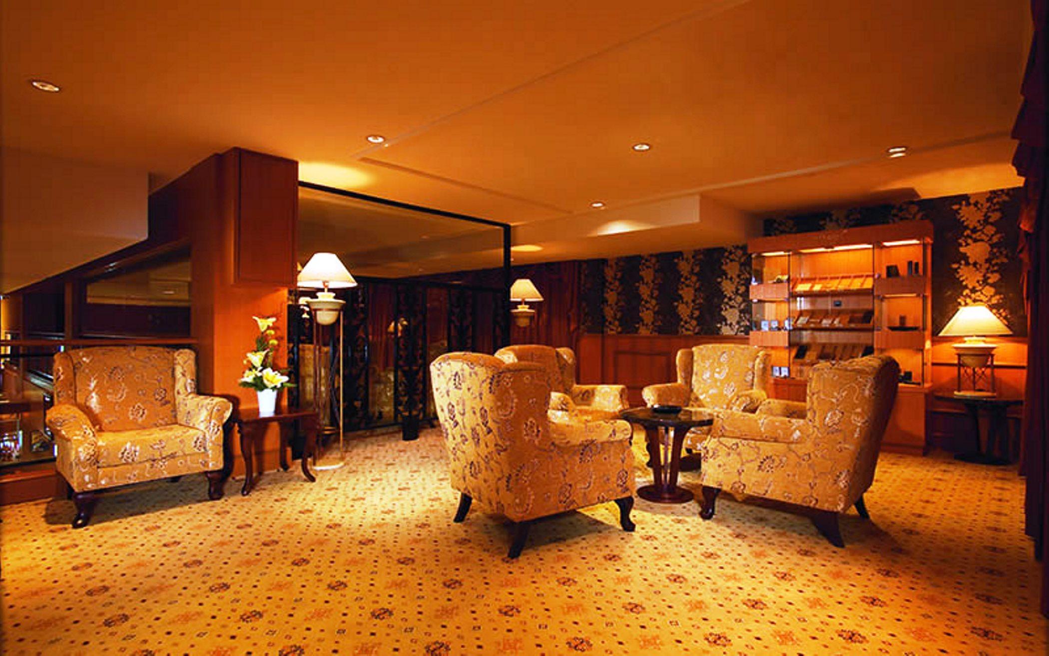Отель Royale Chulan Куала-Лумпур Экстерьер фото The lounge at the airport