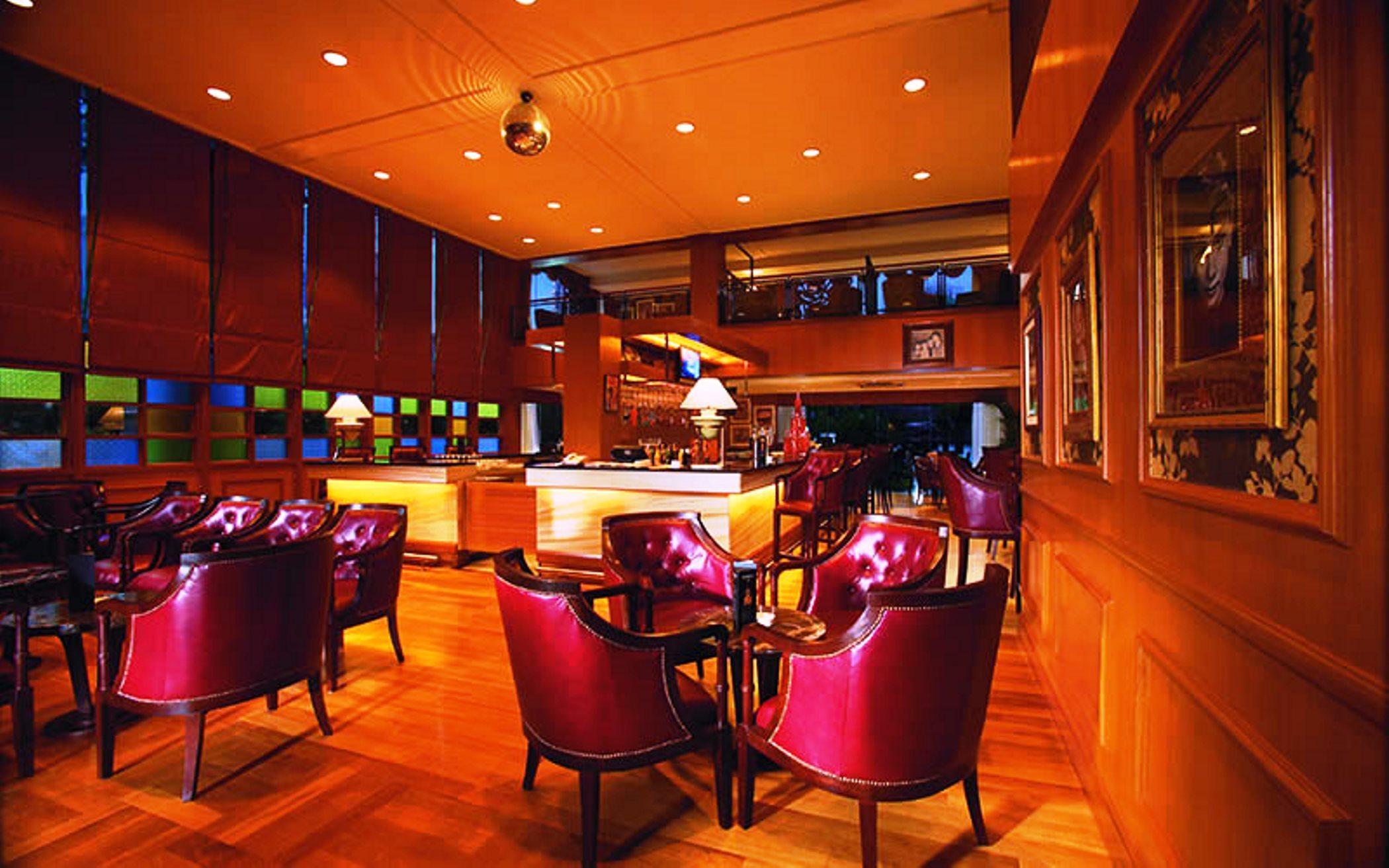 Отель Royale Chulan Куала-Лумпур Экстерьер фото The Club Lounge at Hong Kong International Airport
