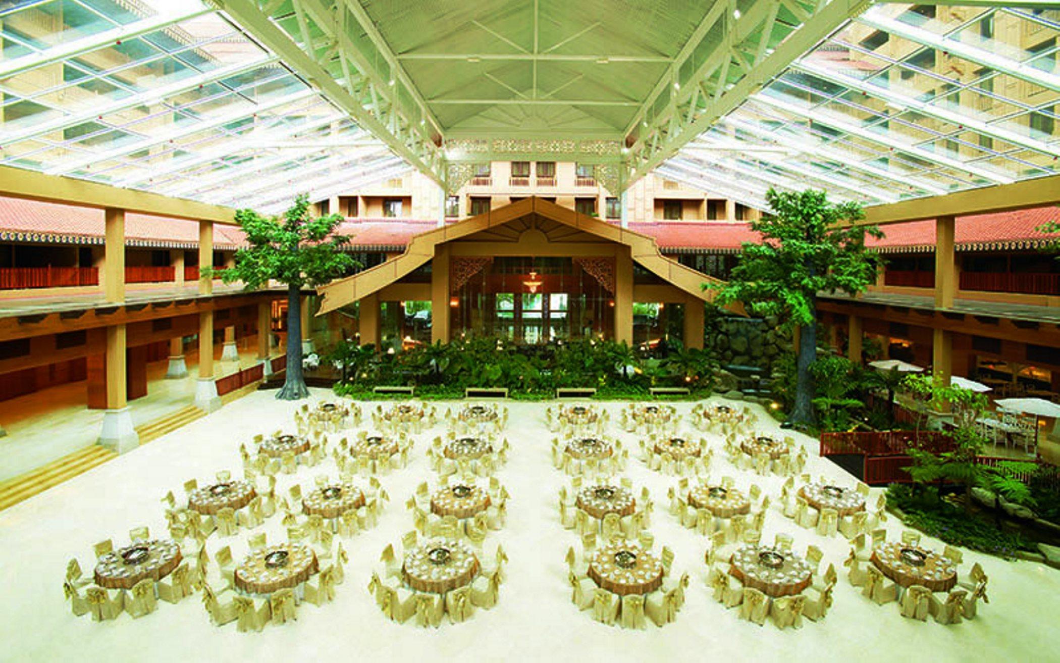 Отель Royale Chulan Куала-Лумпур Экстерьер фото The interior of the hotel