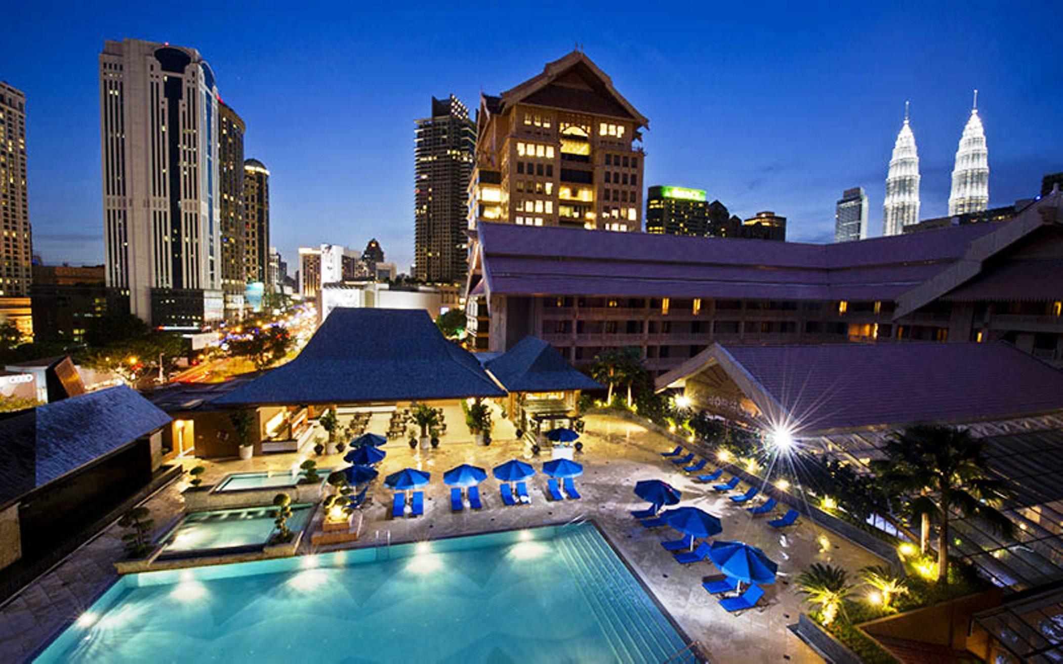 Отель Royale Chulan Куала-Лумпур Экстерьер фото The hotel's pool