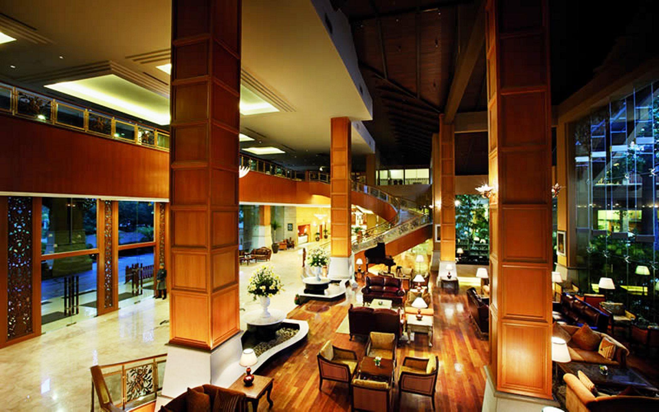 Отель Royale Chulan Куала-Лумпур Экстерьер фото The lobby of the hotel