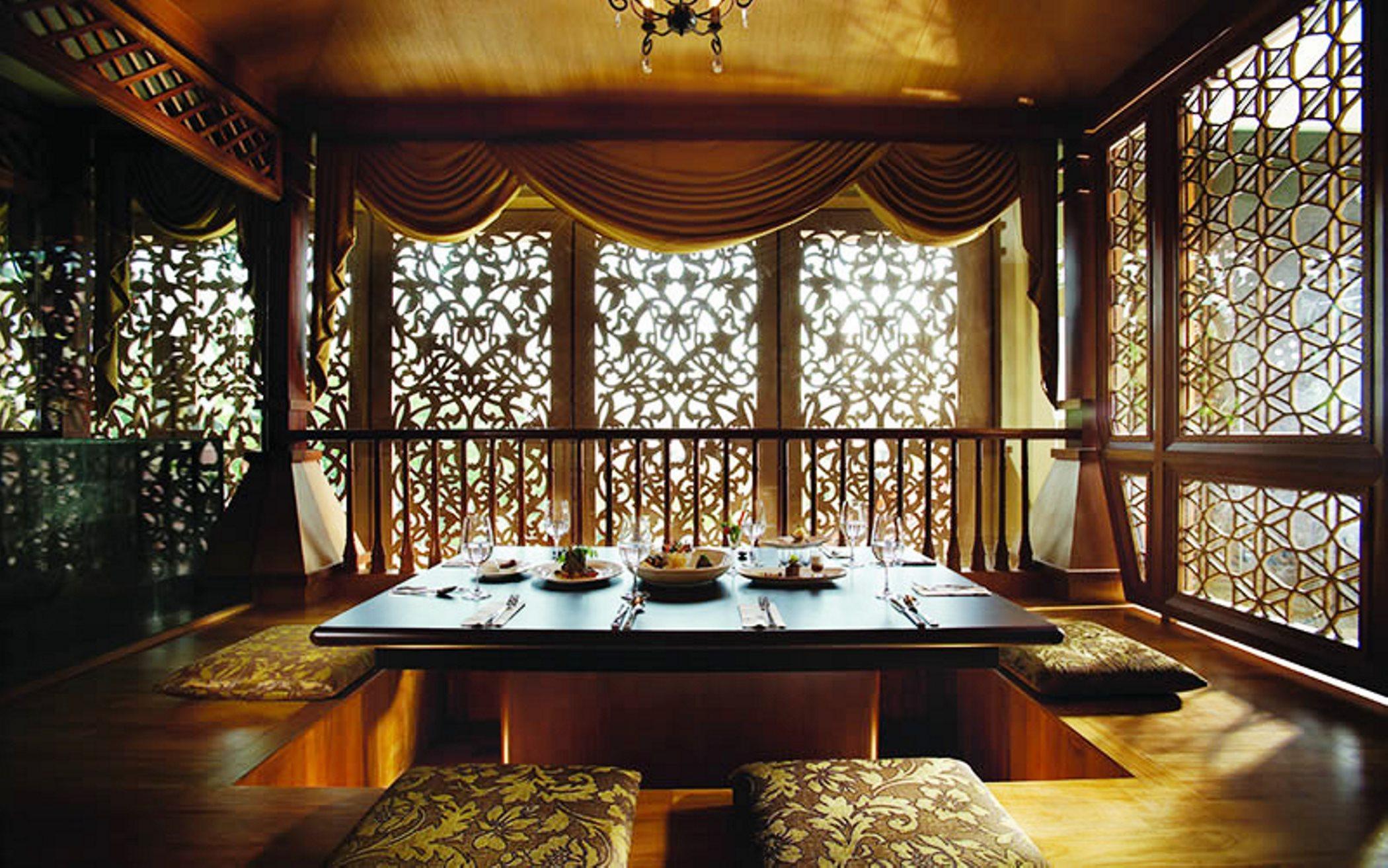 Отель Royale Chulan Куала-Лумпур Экстерьер фото A restaurant in the Emirates Palace