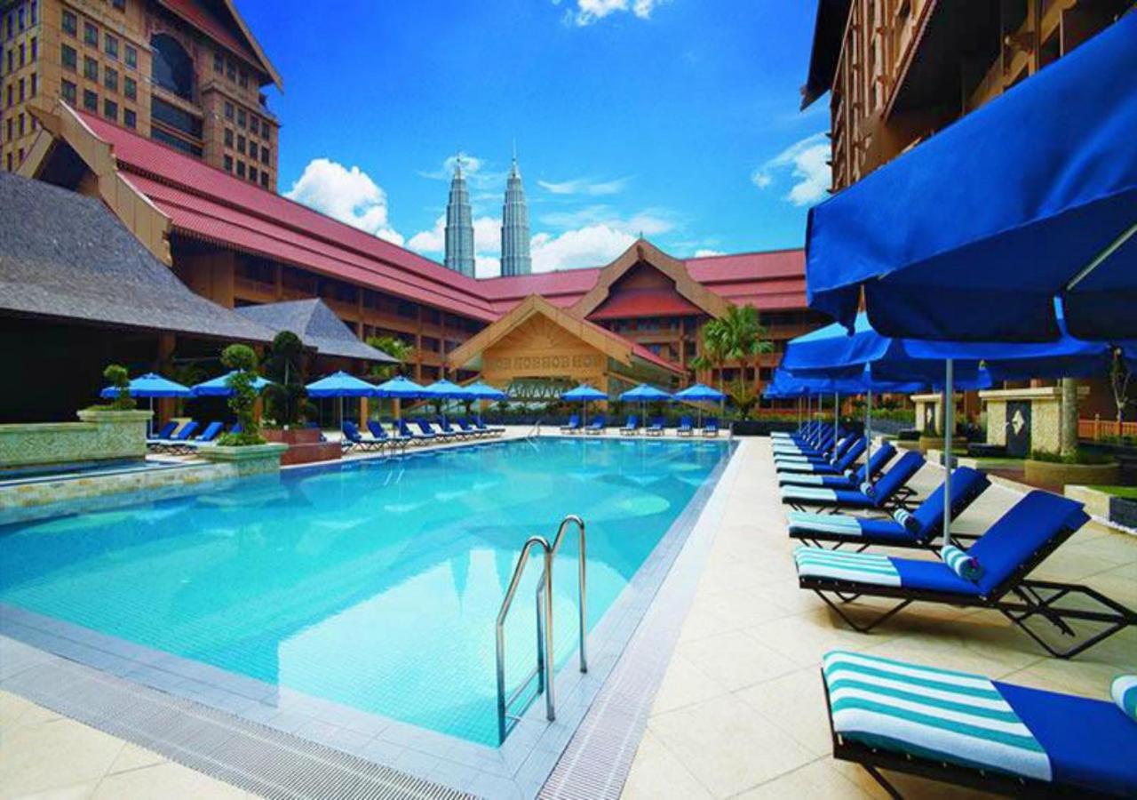Отель Royale Chulan Куала-Лумпур Экстерьер фото The swimming pool at Shangri-La Kuala Lumpur