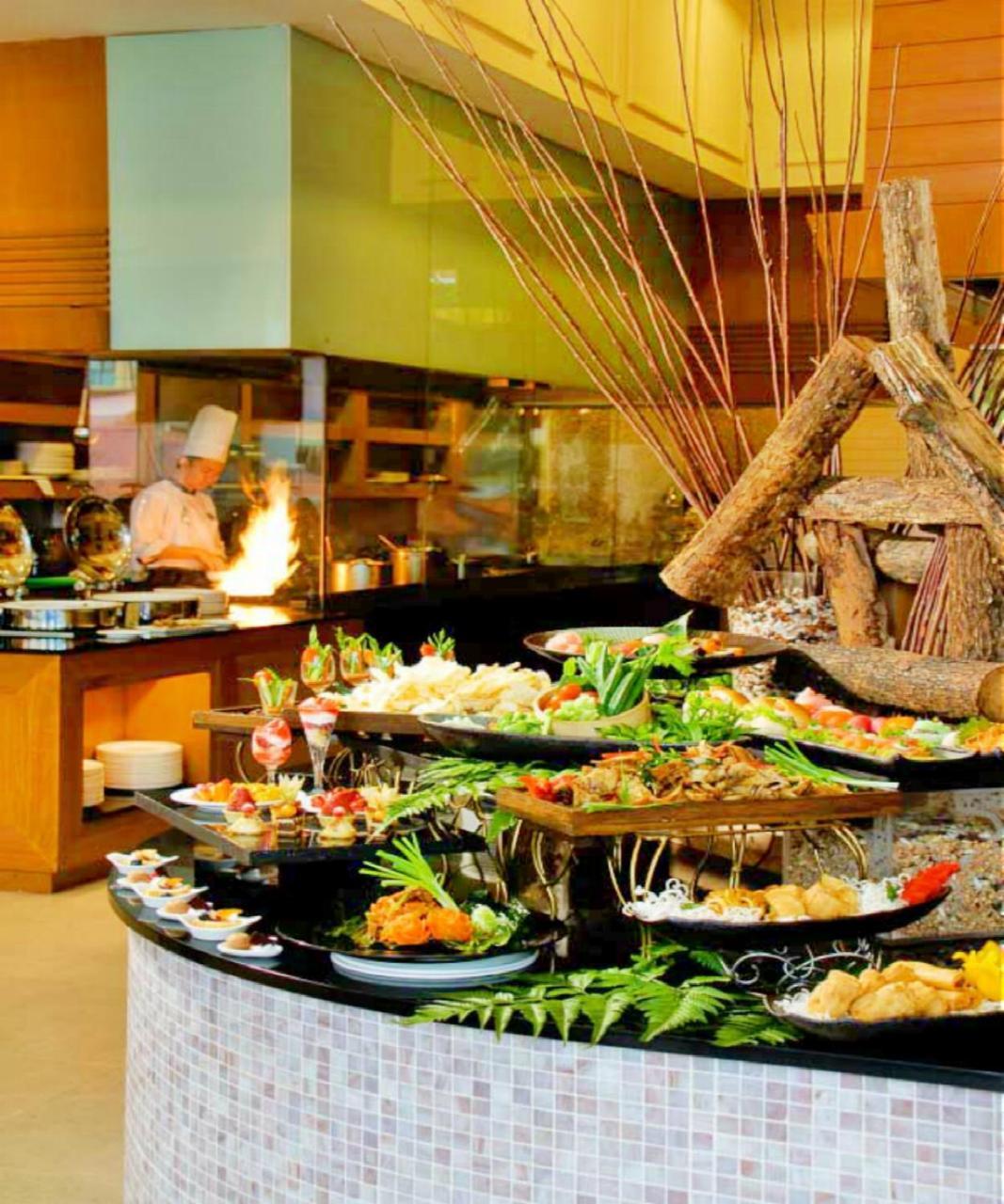 Отель Royale Chulan Куала-Лумпур Экстерьер фото A buffet at a hotel