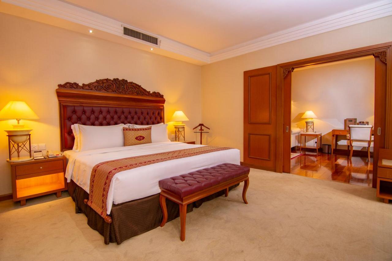 Отель Royale Chulan Куала-Лумпур Экстерьер фото Suite